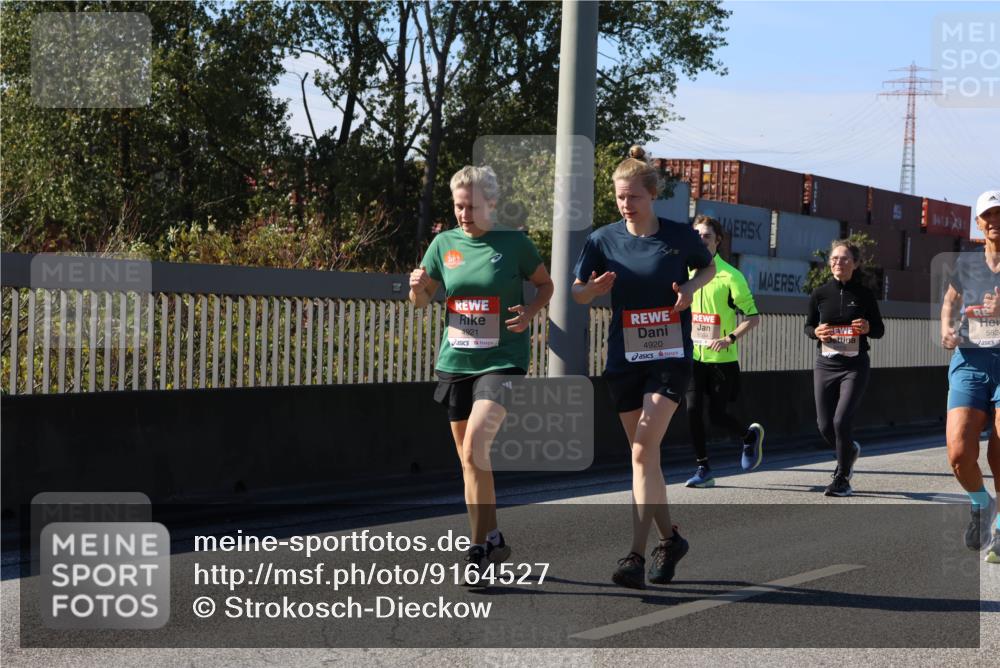 03.10.2025 - Köhlbrandbrückenlauf Strokosch-Dieckow http://msf.ph/oto/9164527 03.10.2025 13:09:28 Position 3 4921, 4920, 562 meine-sportfotos.de