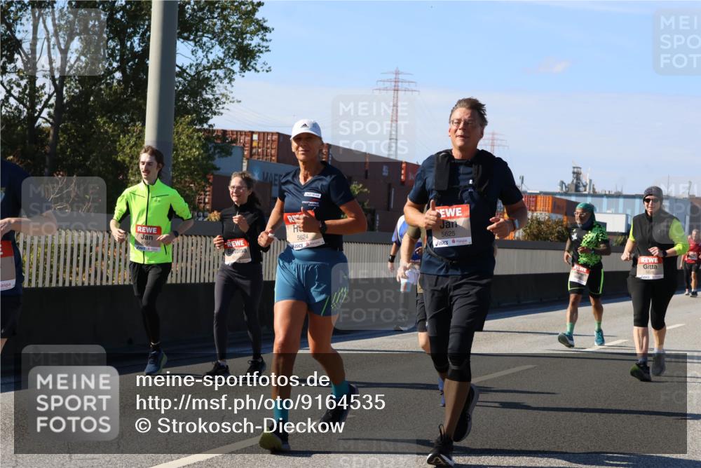 03.10.2025 - Köhlbrandbrückenlauf Strokosch-Dieckow http://msf.ph/oto/9164535 03.10.2025 13:09:29 Position 3 5624, 5625 meine-sportfotos.de