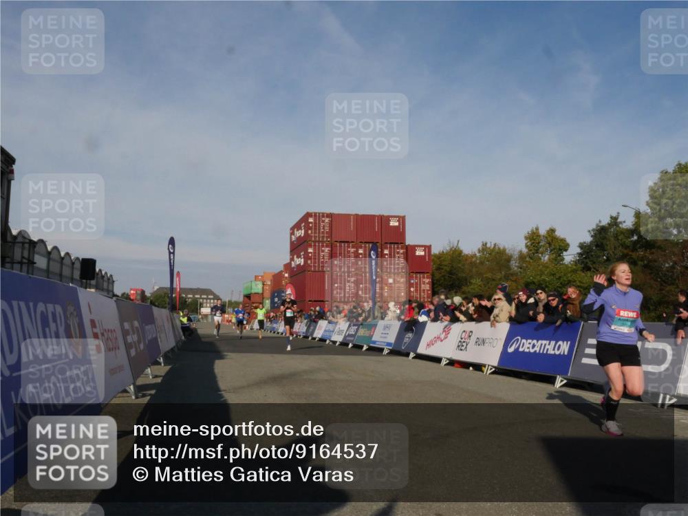 03.10.2025 - Köhlbrandbrückenlauf Matties Gatica Varas http://msf.ph/oto/9164537 03.10.2025 09:53:30 Ziel 1012, 3078, 3226, 3262, 3299, 3704 meine-sportfotos.de