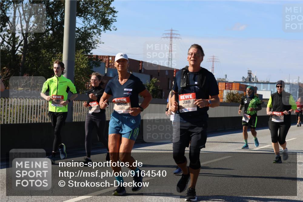 03.10.2025 - Köhlbrandbrückenlauf Strokosch-Dieckow http://msf.ph/oto/9164540 03.10.2025 13:09:29 Position 3 5624, 5625 meine-sportfotos.de