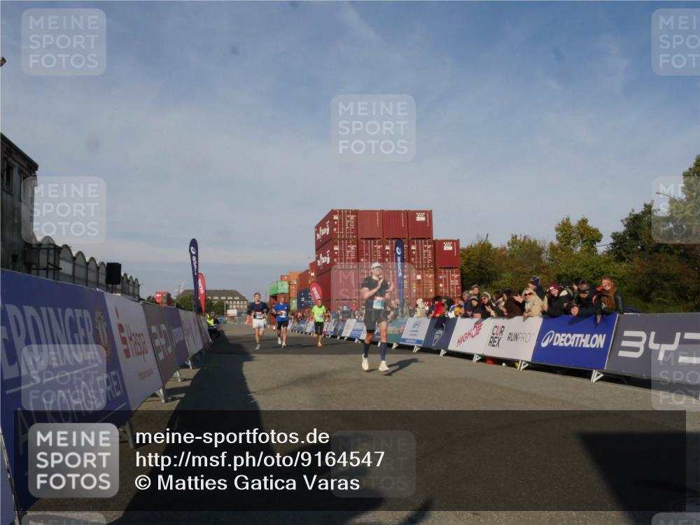 03.10.2025 - Köhlbrandbrückenlauf Matties Gatica Varas http://msf.ph/oto/9164547 03.10.2025 09:53:32 Ziel 2831, 3078, 3226, 3262, 3299, 3704 meine-sportfotos.de