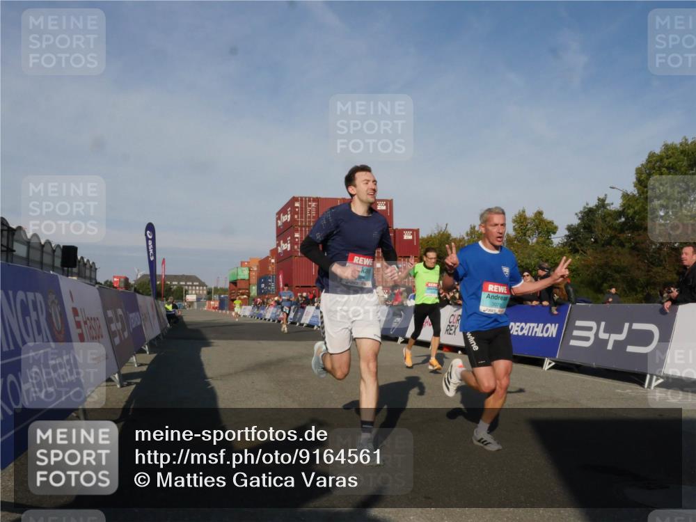 03.10.2025 - Köhlbrandbrückenlauf Matties Gatica Varas http://msf.ph/oto/9164561 03.10.2025 09:53:36 Ziel 2831, 3078, 3226, 3262, 3299, 3841 meine-sportfotos.de