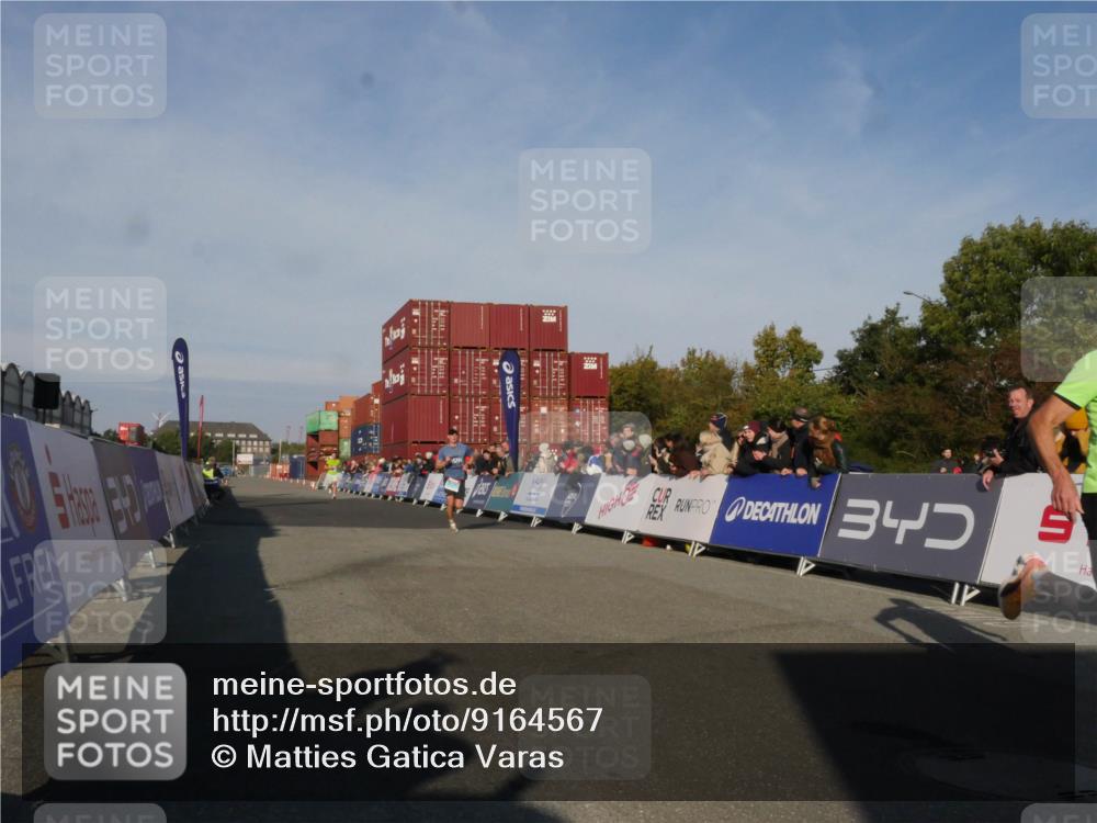 03.10.2025 - Köhlbrandbrückenlauf Matties Gatica Varas http://msf.ph/oto/9164567 03.10.2025 09:53:38 Ziel 2831, 3078, 3226, 3262, 3841 meine-sportfotos.de