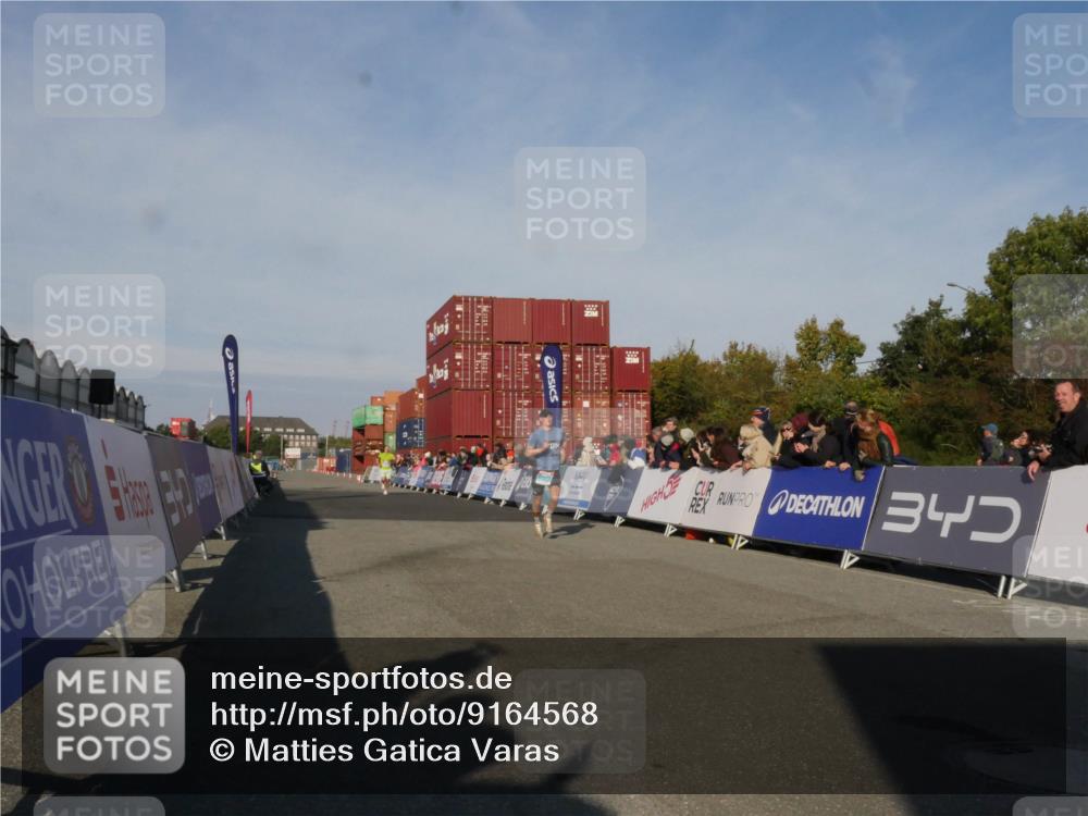 03.10.2025 - Köhlbrandbrückenlauf Matties Gatica Varas http://msf.ph/oto/9164568 03.10.2025 09:53:39 Ziel 2831, 3226, 3262, 3841 meine-sportfotos.de