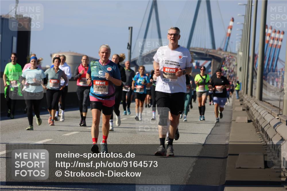 03.10.2025 - Köhlbrandbrückenlauf Strokosch-Dieckow http://msf.ph/oto/9164573 03.10.2025 13:09:45 Position 3 6243, 6242 meine-sportfotos.de