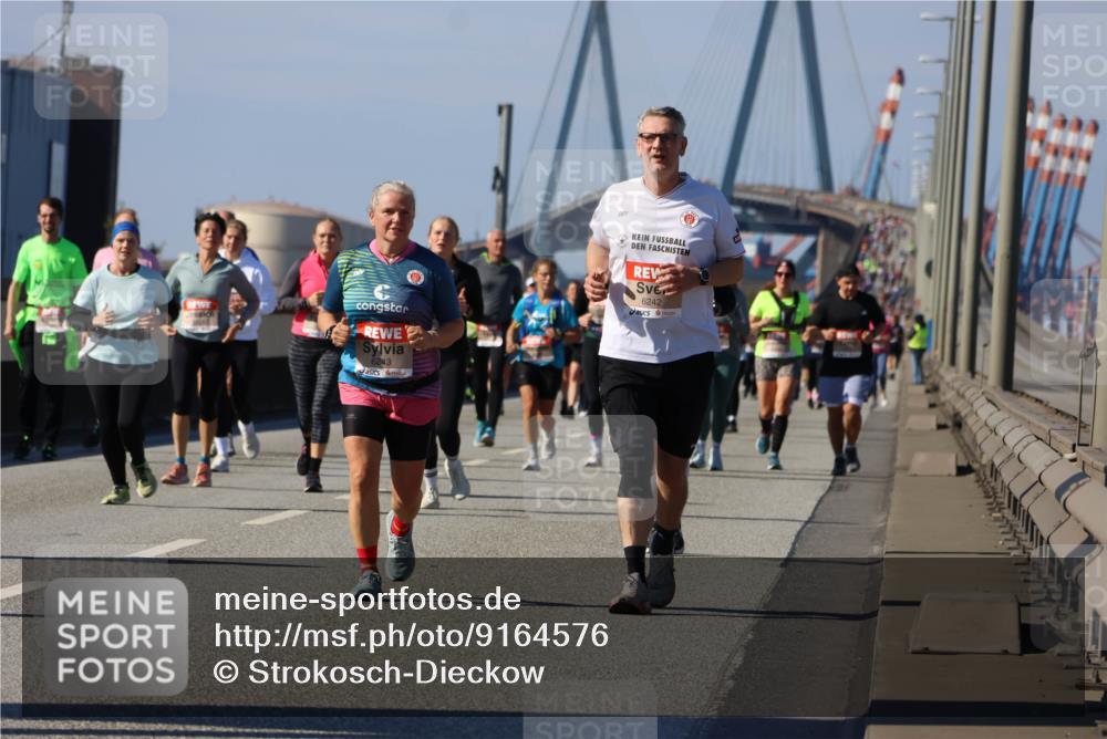 03.10.2025 - Köhlbrandbrückenlauf Strokosch-Dieckow http://msf.ph/oto/9164576 03.10.2025 13:09:45 Position 3 6243, 6242 meine-sportfotos.de