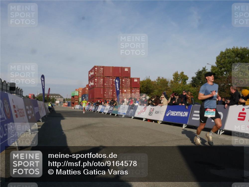 03.10.2025 - Köhlbrandbrückenlauf Matties Gatica Varas http://msf.ph/oto/9164578 03.10.2025 09:53:41 Ziel 2831, 3841 meine-sportfotos.de