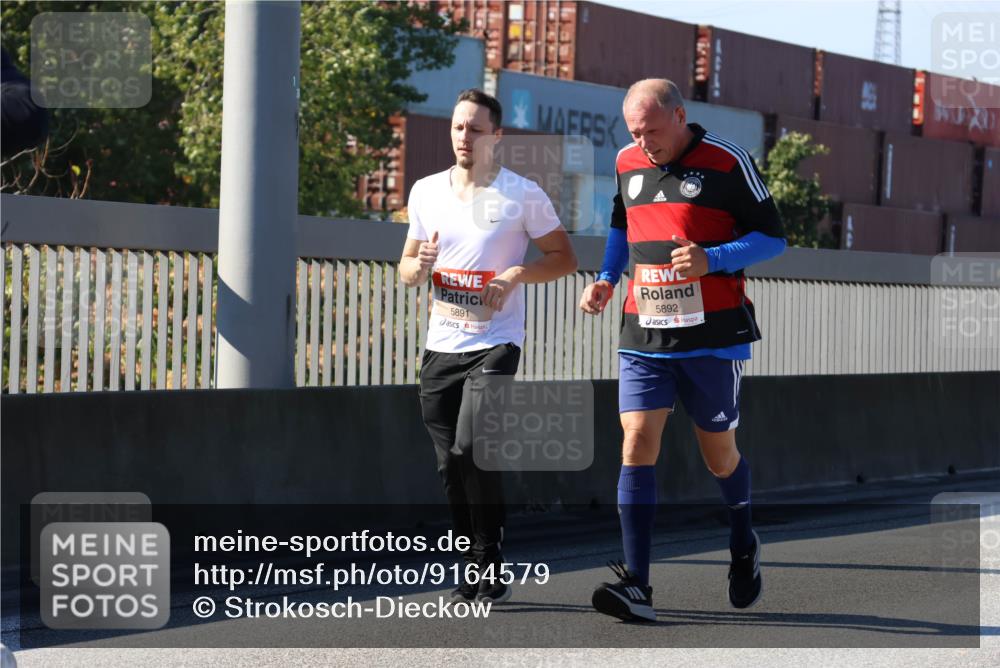 03.10.2025 - Köhlbrandbrückenlauf Strokosch-Dieckow http://msf.ph/oto/9164579 03.10.2025 13:09:52 Position 3 5891, 5892 meine-sportfotos.de