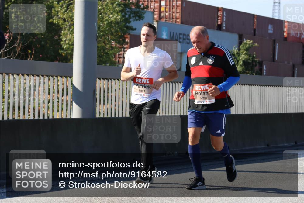 03.10.2025 - Köhlbrandbrückenlauf Strokosch-Dieckow http://msf.ph/oto/9164582 03.10.2025 13:09:52 Position 3 5891, 5892 meine-sportfotos.de