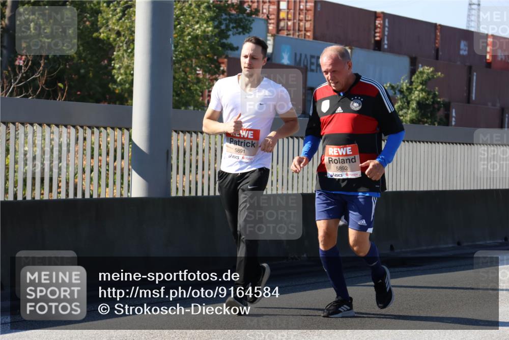 03.10.2025 - Köhlbrandbrückenlauf Strokosch-Dieckow http://msf.ph/oto/9164584 03.10.2025 13:09:52 Position 3 5891, 5892 meine-sportfotos.de