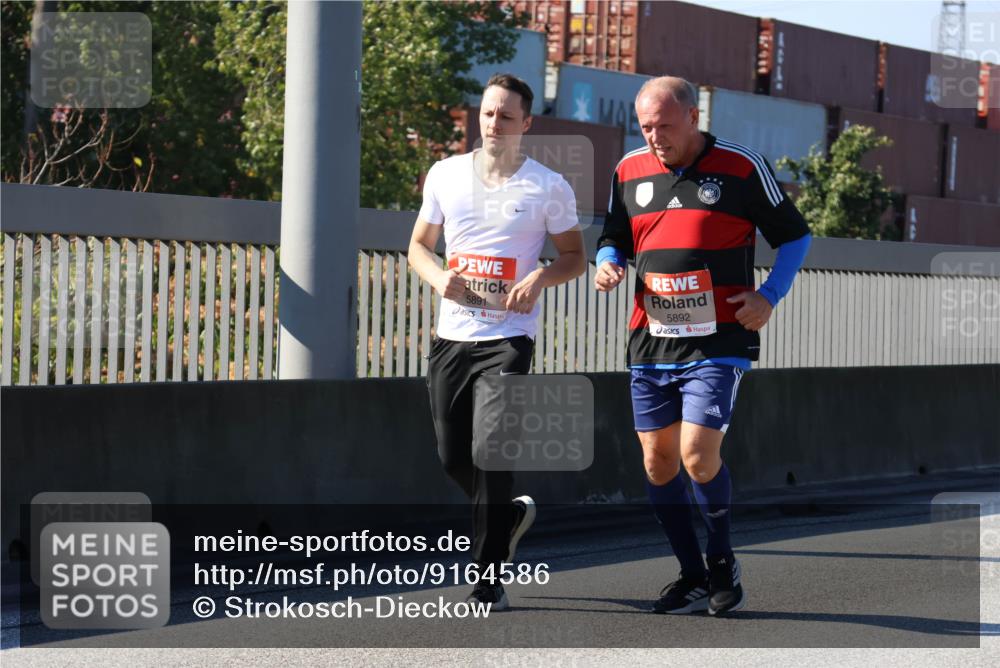 03.10.2025 - Köhlbrandbrückenlauf Strokosch-Dieckow http://msf.ph/oto/9164586 03.10.2025 13:09:52 Position 3 5891, 5892 meine-sportfotos.de