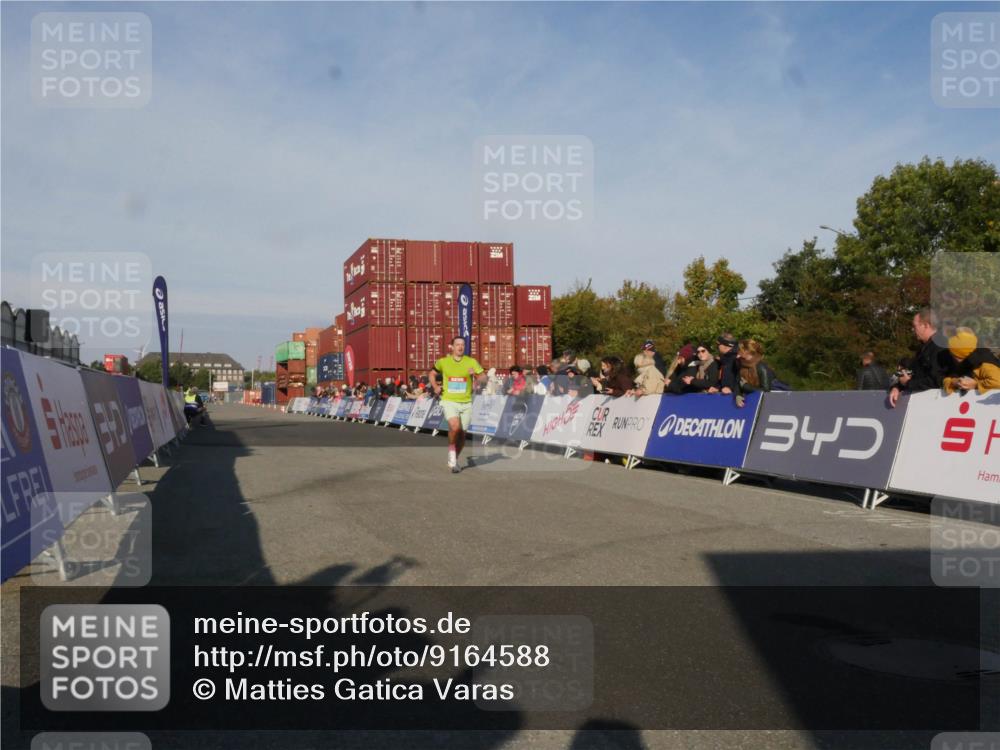 03.10.2025 - Köhlbrandbrückenlauf Matties Gatica Varas http://msf.ph/oto/9164588 03.10.2025 09:53:44 Ziel 3841 meine-sportfotos.de
