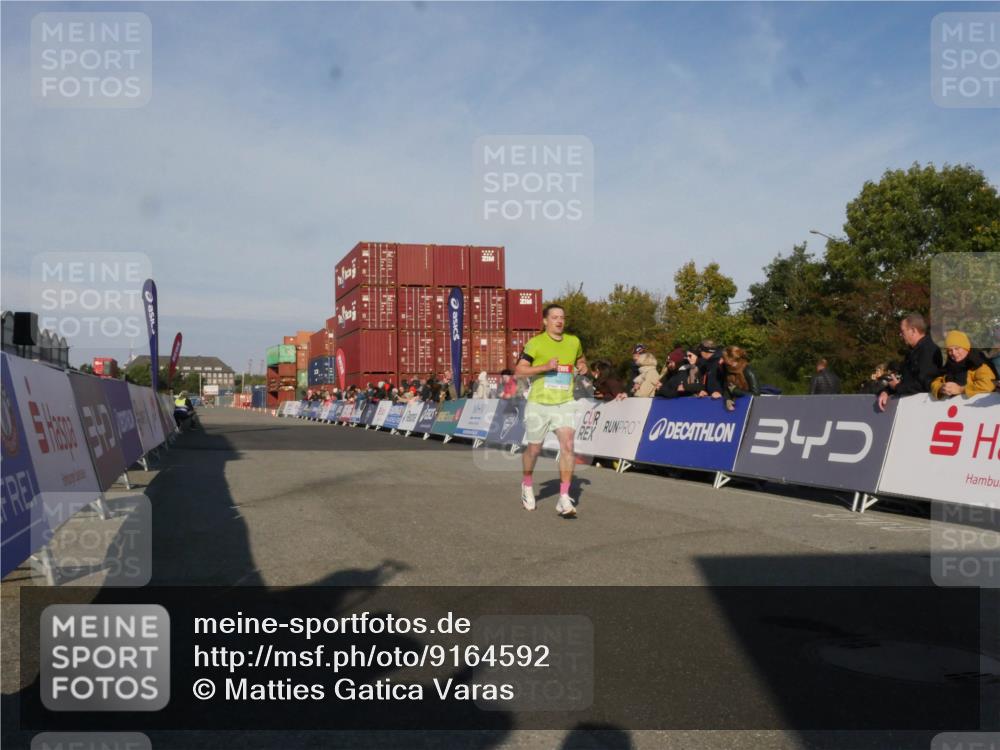 03.10.2025 - Köhlbrandbrückenlauf Matties Gatica Varas http://msf.ph/oto/9164592 03.10.2025 09:53:45 Ziel 3841 meine-sportfotos.de