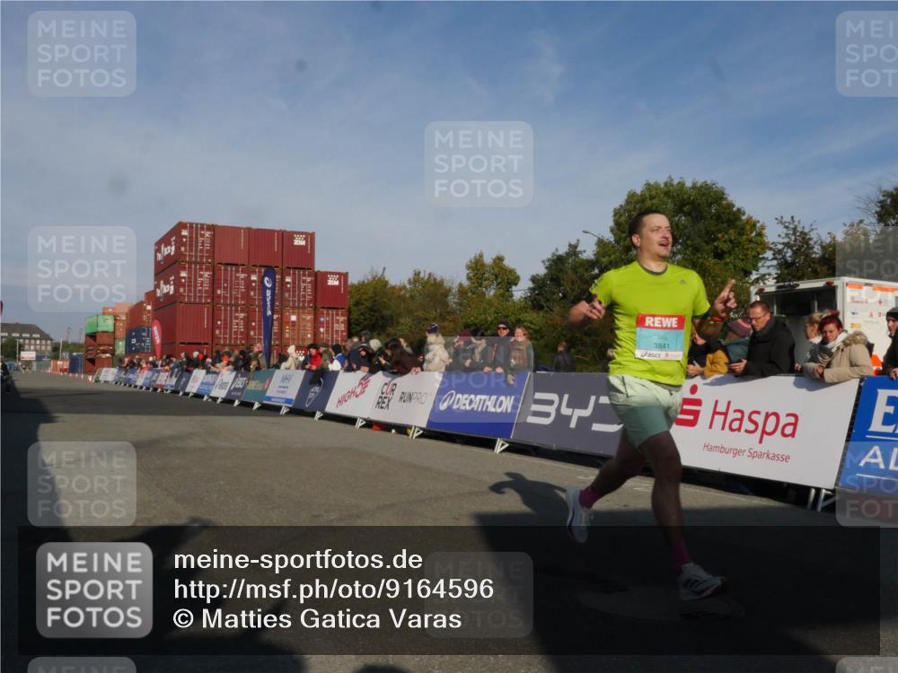 03.10.2025 - Köhlbrandbrückenlauf Matties Gatica Varas http://msf.ph/oto/9164596 03.10.2025 09:53:46 Ziel 3841 meine-sportfotos.de