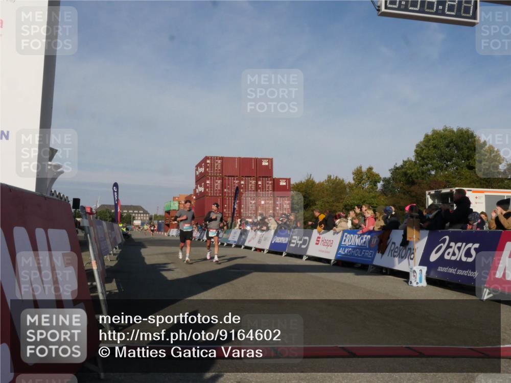 03.10.2025 - Köhlbrandbrückenlauf Matties Gatica Varas http://msf.ph/oto/9164602 03.10.2025 09:54:23 Ziel 1037, 3785 meine-sportfotos.de