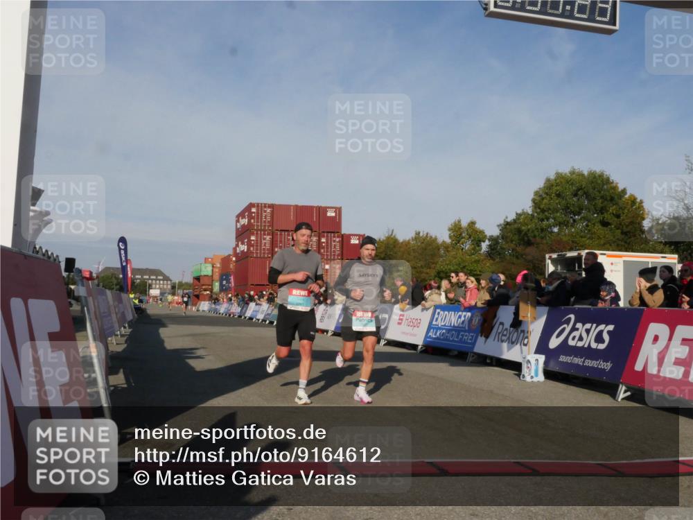 03.10.2025 - Köhlbrandbrückenlauf Matties Gatica Varas http://msf.ph/oto/9164612 03.10.2025 09:54:25 Ziel 1037, 1061, 3785 meine-sportfotos.de