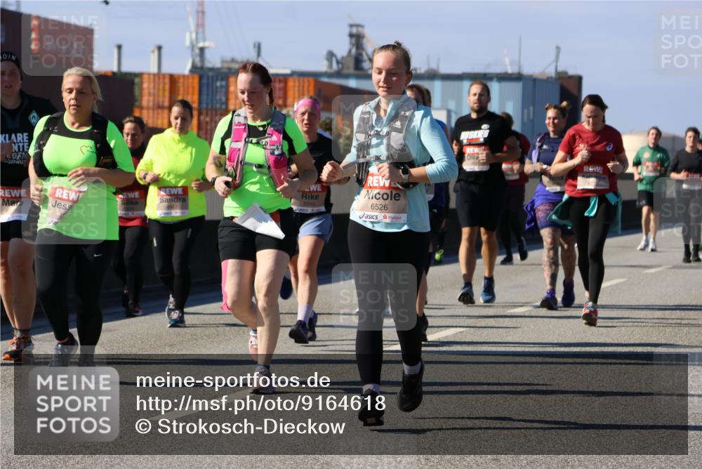 03.10.2025 - Köhlbrandbrückenlauf Strokosch-Dieckow http://msf.ph/oto/9164618 03.10.2025 13:10:12 Position 3 5310, 6526, 293, 9 meine-sportfotos.de