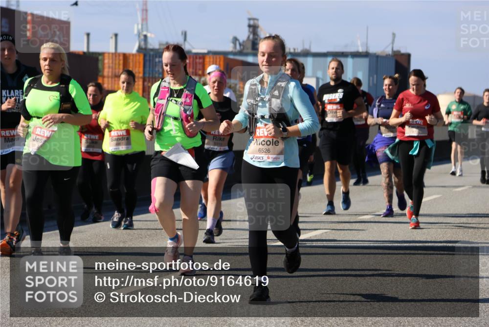 03.10.2025 - Köhlbrandbrückenlauf Strokosch-Dieckow http://msf.ph/oto/9164619 03.10.2025 13:10:12 Position 3 6126, 5310, 6526 meine-sportfotos.de
