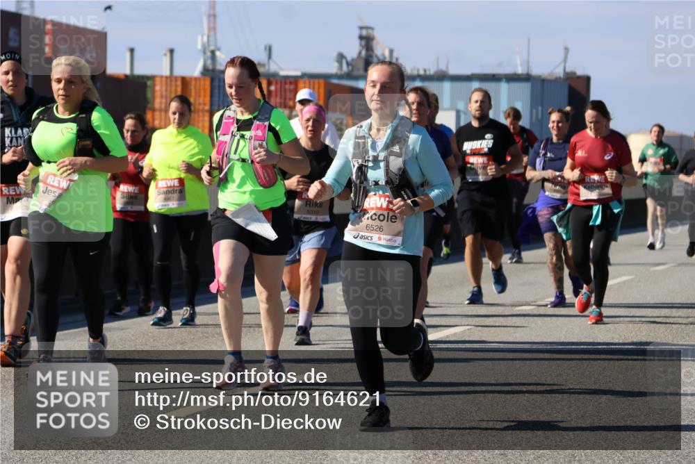 03.10.2025 - Köhlbrandbrückenlauf Strokosch-Dieckow http://msf.ph/oto/9164621 03.10.2025 13:10:12 Position 3 5310, 6526 meine-sportfotos.de