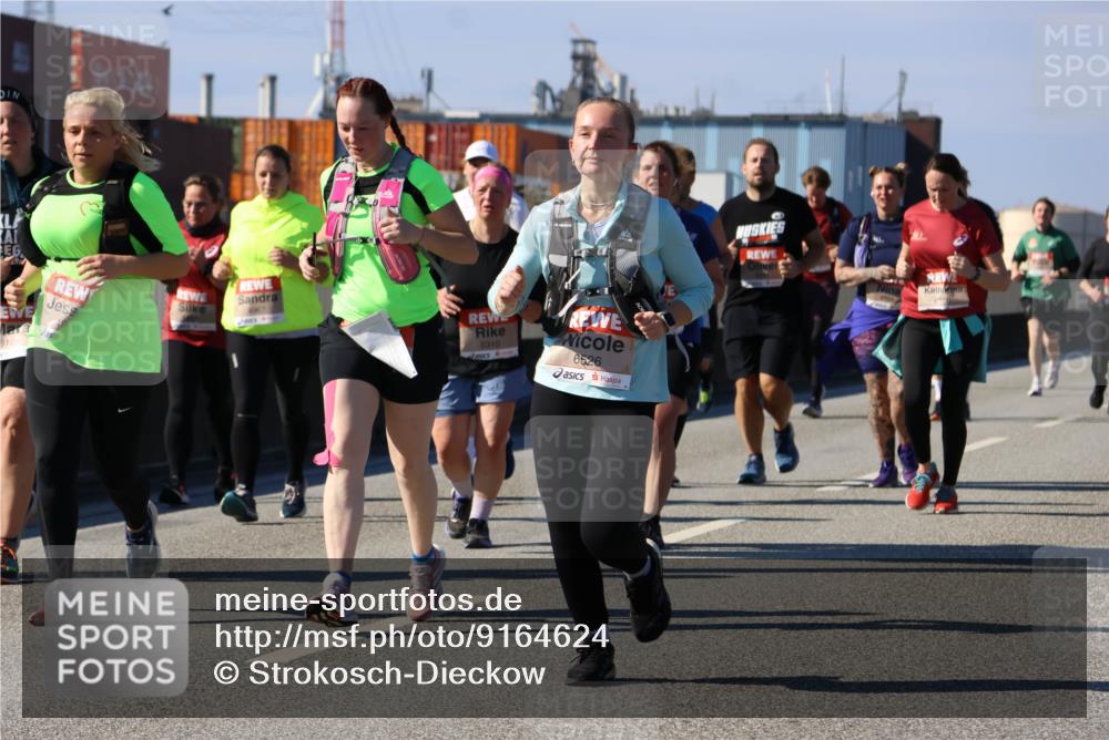 03.10.2025 - Köhlbrandbrückenlauf Strokosch-Dieckow http://msf.ph/oto/9164624 03.10.2025 13:10:12 Position 3 5120, 5310, 6526 meine-sportfotos.de