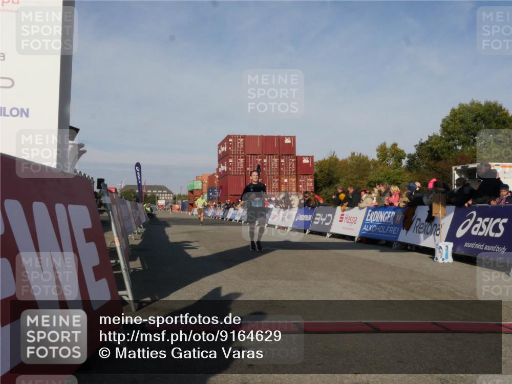 03.10.2025 - Köhlbrandbrückenlauf Matties Gatica Varas http://msf.ph/oto/9164629 03.10.2025 09:54:35 Ziel 1061, 1462 meine-sportfotos.de
