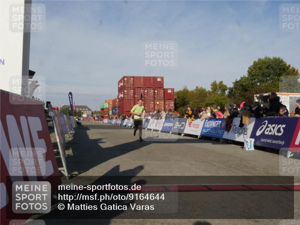 03.10.2025 - Köhlbrandbrückenlauf Matties Gatica Varas http://msf.ph/oto/9164644 03.10.2025 09:54:39 Ziel 1462 meine-sportfotos.de