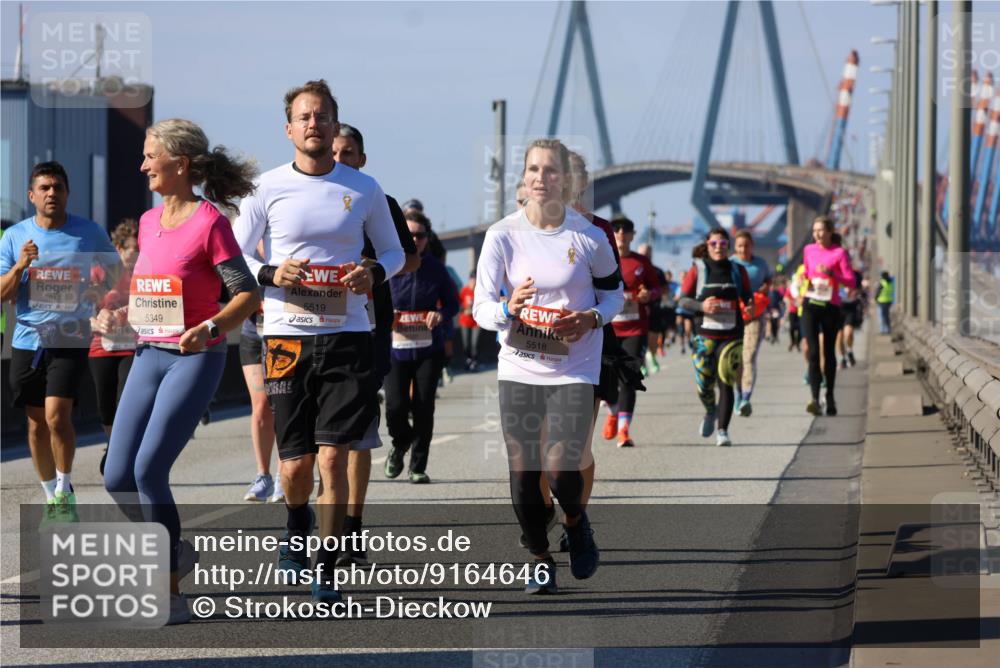 03.10.2025 - Köhlbrandbrückenlauf Strokosch-Dieckow http://msf.ph/oto/9164646 03.10.2025 13:10:25 Position 3 5817, 5519, 5349, 5518 meine-sportfotos.de