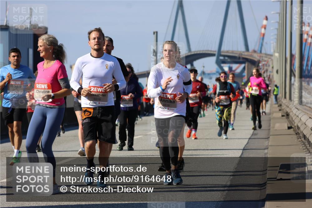 03.10.2025 - Köhlbrandbrückenlauf Strokosch-Dieckow http://msf.ph/oto/9164648 03.10.2025 13:10:25 Position 3 5817, 53, 5519, 5518 meine-sportfotos.de