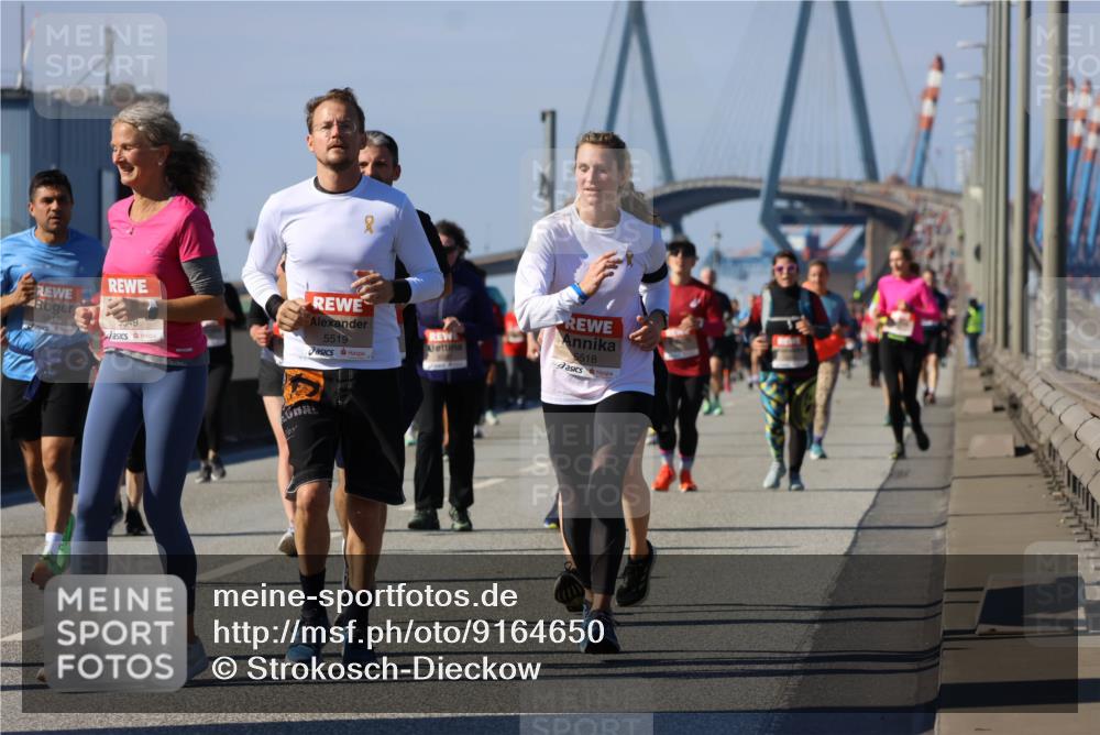 03.10.2025 - Köhlbrandbrückenlauf Strokosch-Dieckow http://msf.ph/oto/9164650 03.10.2025 13:10:25 Position 3 5817, 5049, 5519, 5518 meine-sportfotos.de