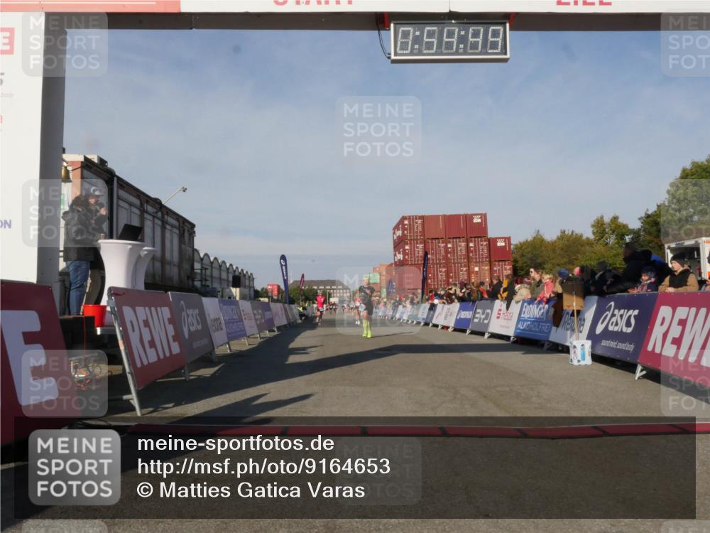 03.10.2025 - Köhlbrandbrückenlauf Matties Gatica Varas http://msf.ph/oto/9164653 03.10.2025 09:54:51 Ziel 2961, 3376, 3527, 3609 meine-sportfotos.de