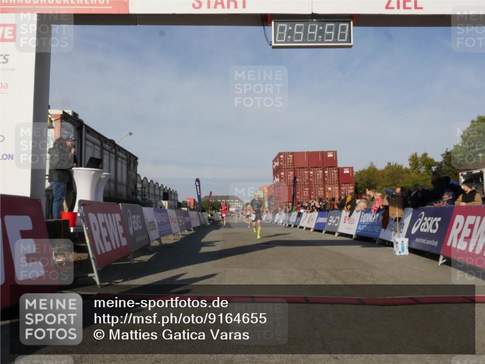 03.10.2025 - Köhlbrandbrückenlauf Matties Gatica Varas http://msf.ph/oto/9164655 03.10.2025 09:54:52 Ziel 2961, 3376, 3527, 3609 meine-sportfotos.de
