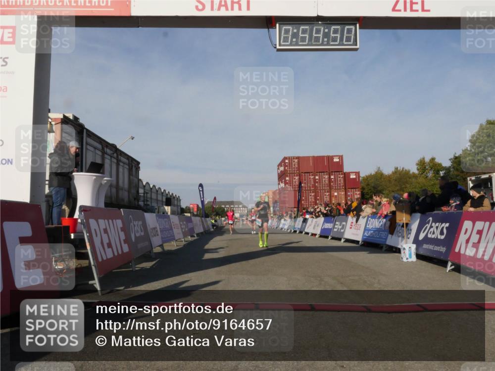 03.10.2025 - Köhlbrandbrückenlauf Matties Gatica Varas http://msf.ph/oto/9164657 03.10.2025 09:54:52 Ziel 2961, 3376, 3527, 3609 meine-sportfotos.de
