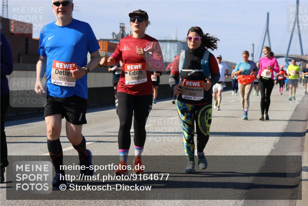03.10.2025 - Köhlbrandbrückenlauf Strokosch-Dieckow http://msf.ph/oto/9164677 03.10.2025 13:10:39 Position 3 5511, 5368, 5276 meine-sportfotos.de
