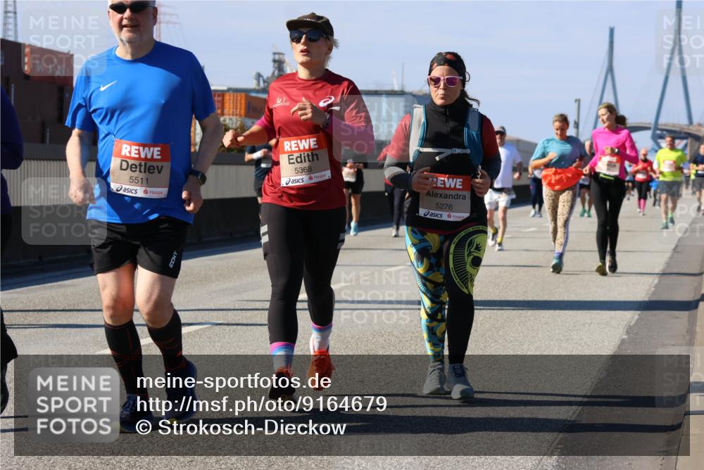 03.10.2025 - Köhlbrandbrückenlauf Strokosch-Dieckow http://msf.ph/oto/9164679 03.10.2025 13:10:39 Position 3 5511, 5368, 5276 meine-sportfotos.de
