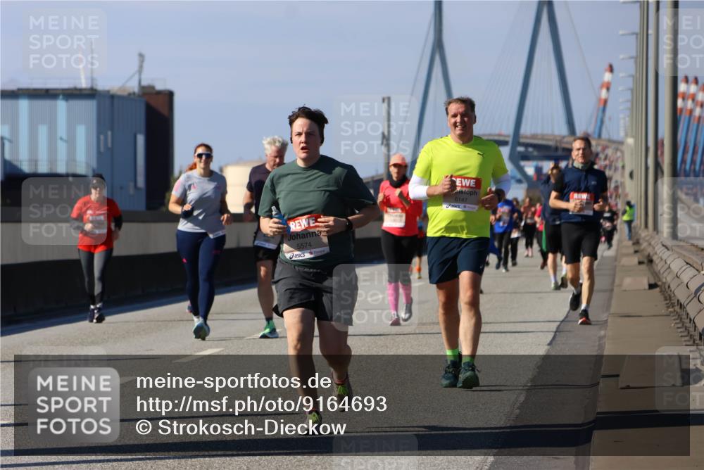 03.10.2025 - Köhlbrandbrückenlauf Strokosch-Dieckow http://msf.ph/oto/9164693 03.10.2025 13:10:48 Position 3 5574, 6147 meine-sportfotos.de