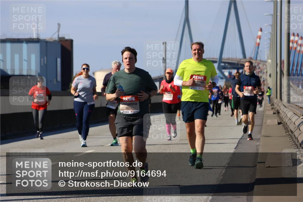 03.10.2025 - Köhlbrandbrückenlauf Strokosch-Dieckow http://msf.ph/oto/9164694 03.10.2025 13:10:48 Position 3 5574, 6147 meine-sportfotos.de
