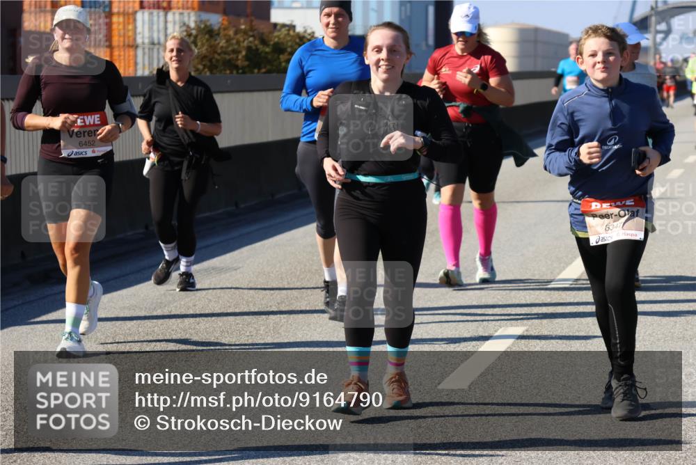 03.10.2025 - Köhlbrandbrückenlauf Strokosch-Dieckow http://msf.ph/oto/9164790 03.10.2025 13:11:17 Position 3 6452, 6347 meine-sportfotos.de