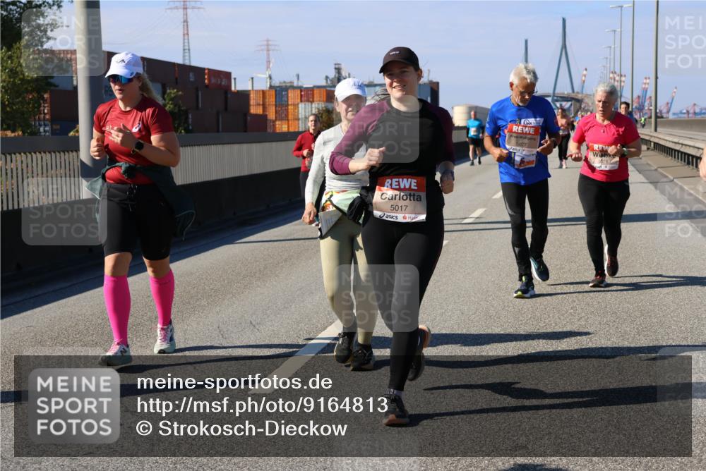 03.10.2025 - Köhlbrandbrückenlauf Strokosch-Dieckow http://msf.ph/oto/9164813 03.10.2025 13:11:22 Position 3 5017, 5077, 5074 meine-sportfotos.de