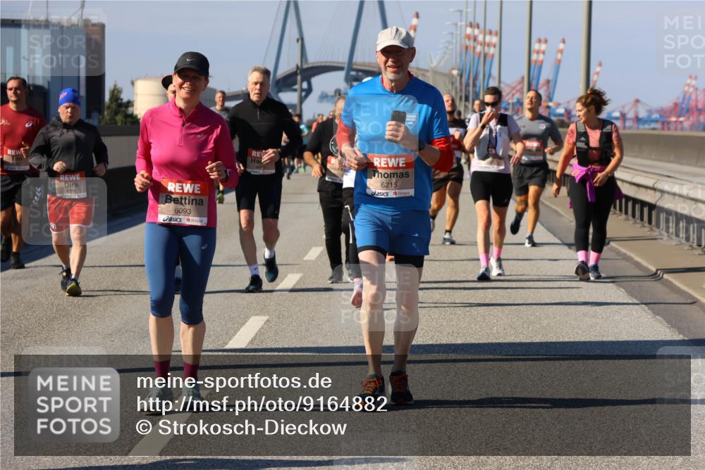 03.10.2025 - Köhlbrandbrückenlauf Strokosch-Dieckow http://msf.ph/oto/9164882 03.10.2025 13:11:49 Position 3 0146, 6093, 6215 meine-sportfotos.de