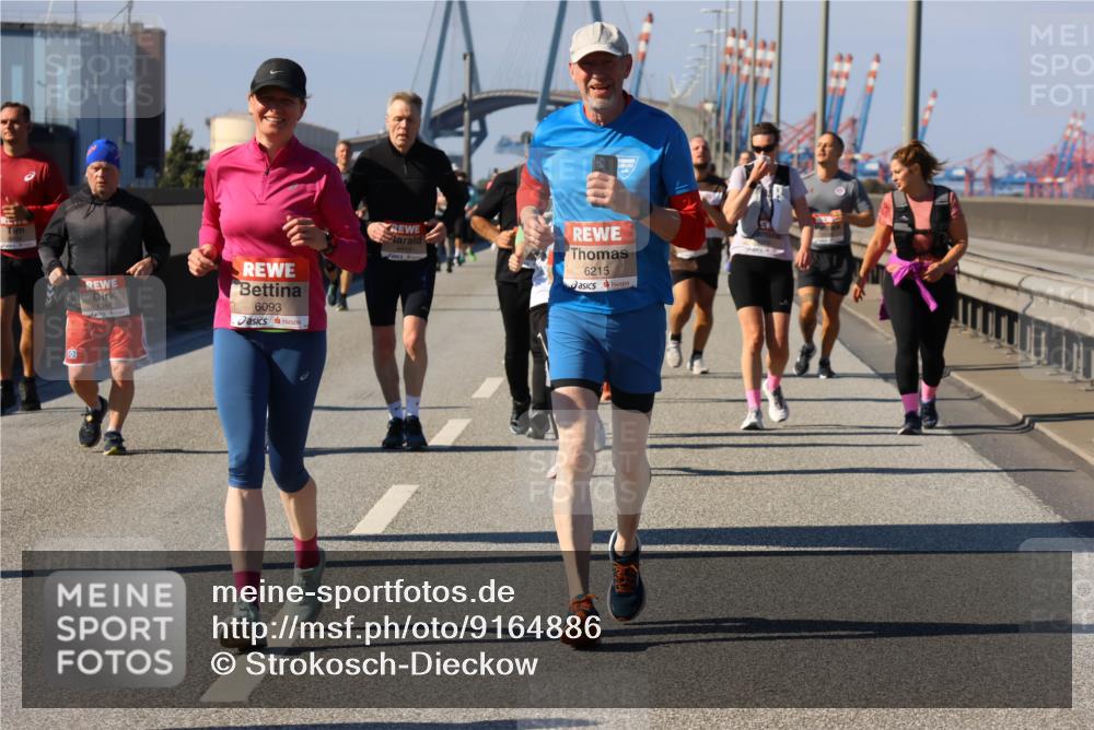 03.10.2025 - Köhlbrandbrückenlauf Strokosch-Dieckow http://msf.ph/oto/9164886 03.10.2025 13:11:49 Position 3 62, 6215, 6093 meine-sportfotos.de