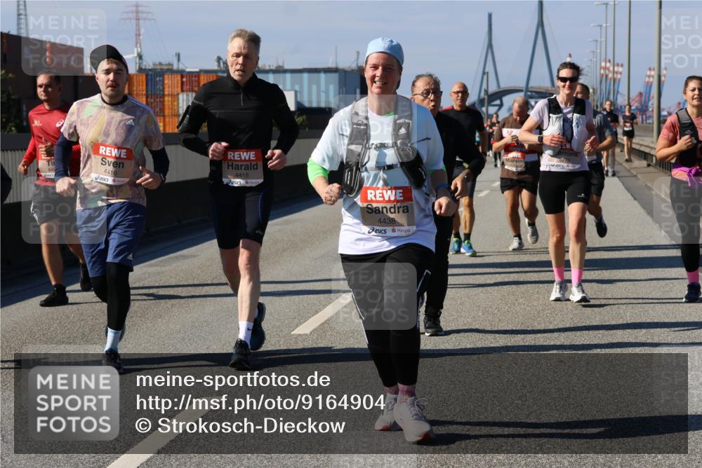 03.10.2025 - Köhlbrandbrückenlauf Strokosch-Dieckow http://msf.ph/oto/9164904 03.10.2025 13:11:55 Position 3 4416, 4415, 4438, 5273 meine-sportfotos.de