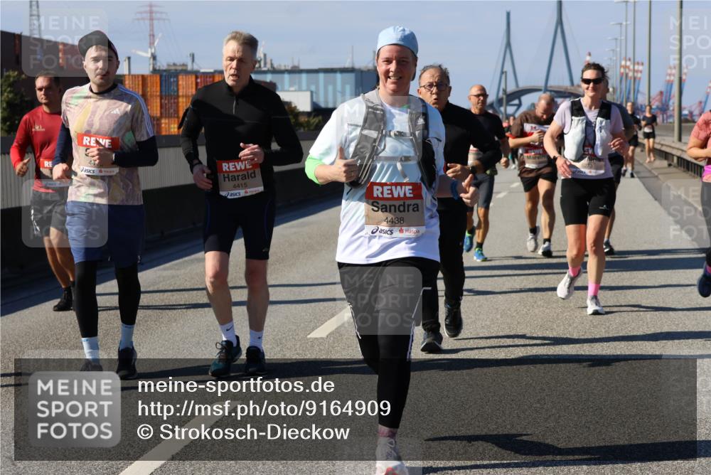 03.10.2025 - Köhlbrandbrückenlauf Strokosch-Dieckow http://msf.ph/oto/9164909 03.10.2025 13:11:55 Position 3 44, 4415, 4438 meine-sportfotos.de