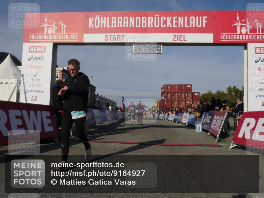 03.10.2025 - Köhlbrandbrückenlauf Matties Gatica Varas http://msf.ph/oto/9164927 03.10.2025 09:56:14 Ziel 1230, 3183, 3223, 3249, 3337, 3593, 3834 meine-sportfotos.de