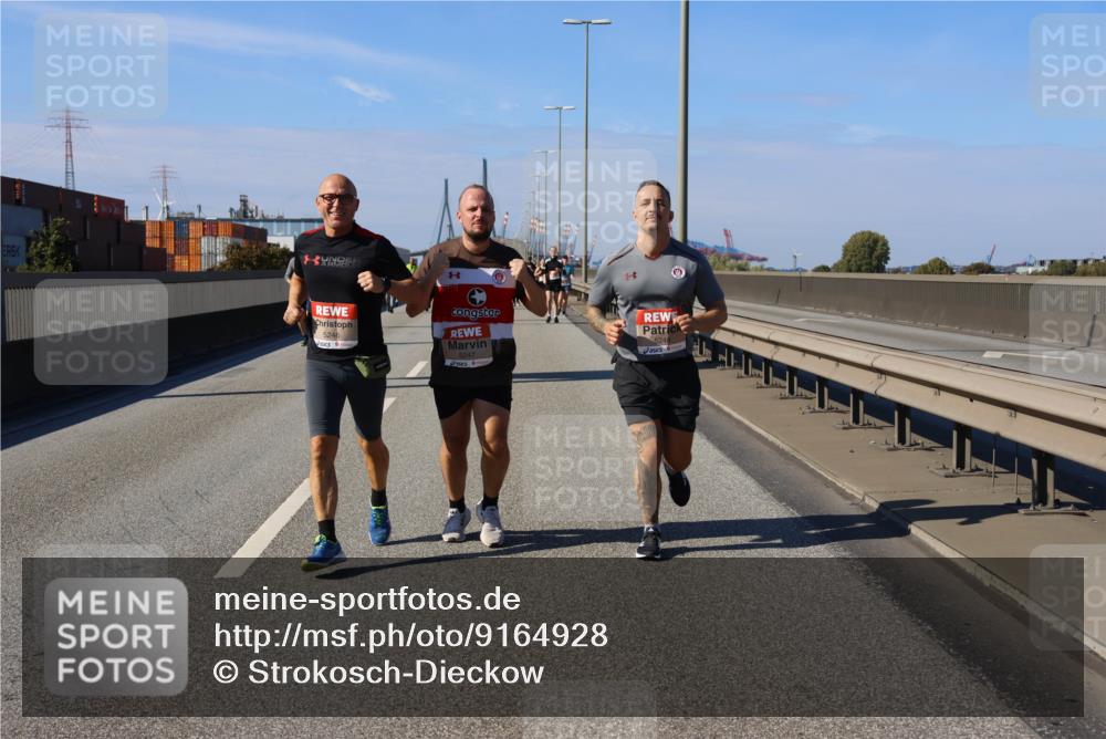 03.10.2025 - Köhlbrandbrückenlauf Strokosch-Dieckow http://msf.ph/oto/9164928 03.10.2025 13:12:00 Position 3 5246, 5247 meine-sportfotos.de