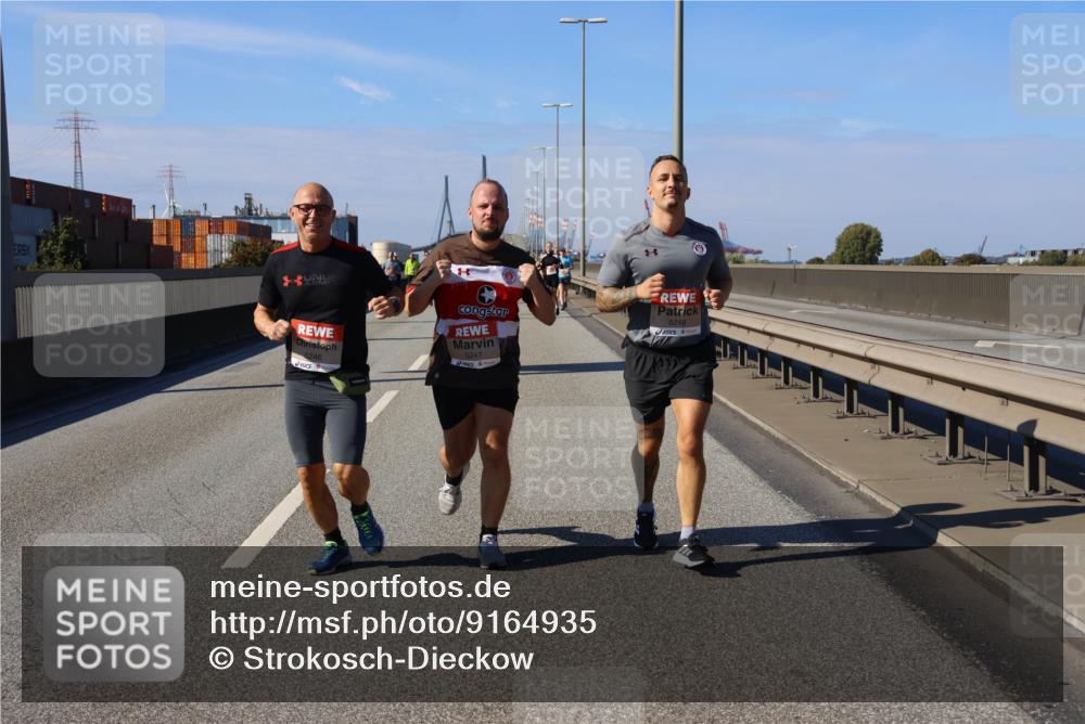 03.10.2025 - Köhlbrandbrückenlauf Strokosch-Dieckow http://msf.ph/oto/9164935 03.10.2025 13:12:00 Position 3 5246, 5247, 5248 meine-sportfotos.de