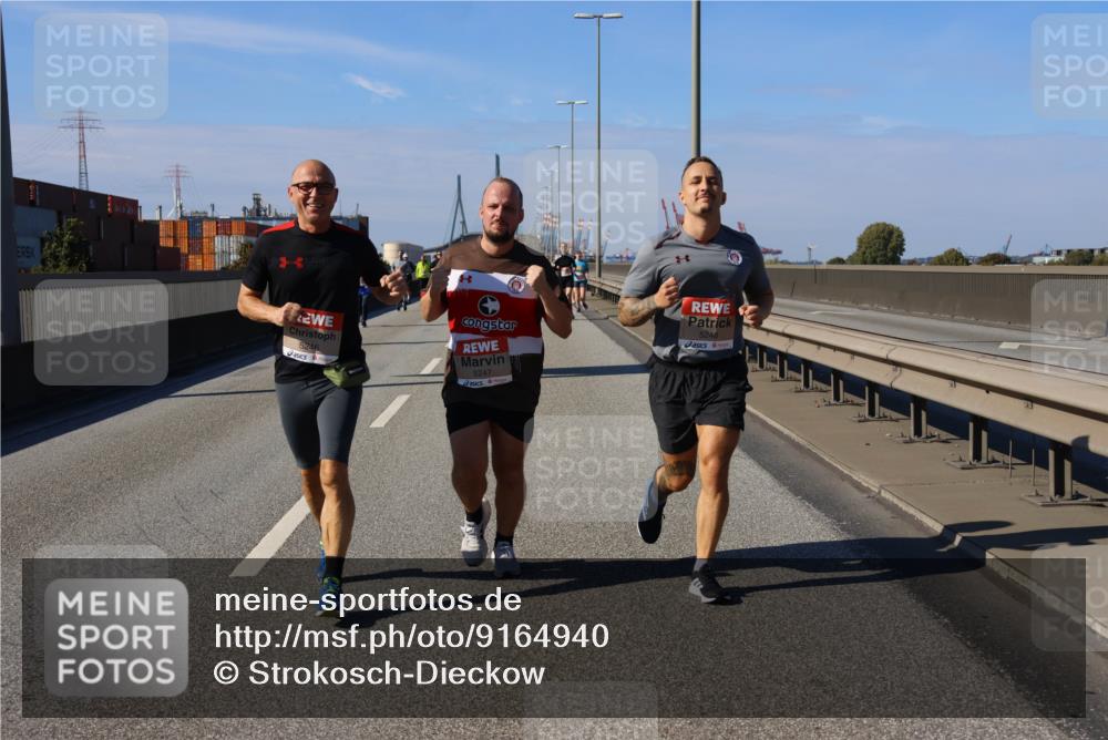 03.10.2025 - Köhlbrandbrückenlauf Strokosch-Dieckow http://msf.ph/oto/9164940 03.10.2025 13:12:00 Position 3 5246, 5247, 5248 meine-sportfotos.de