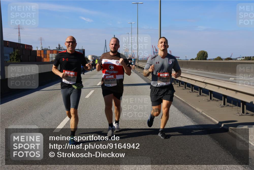 03.10.2025 - Köhlbrandbrückenlauf Strokosch-Dieckow http://msf.ph/oto/9164942 03.10.2025 13:12:00 Position 3 5246, 5247, 5248 meine-sportfotos.de