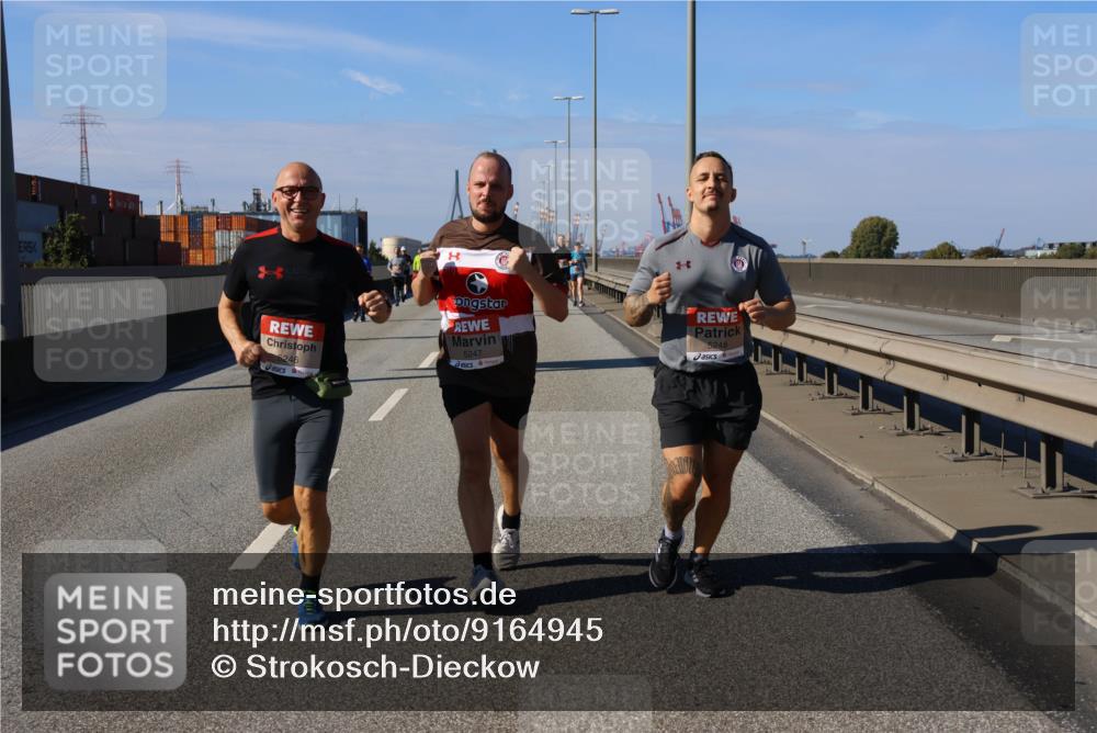 03.10.2025 - Köhlbrandbrückenlauf Strokosch-Dieckow http://msf.ph/oto/9164945 03.10.2025 13:12:00 Position 3 5246, 5247, 5248 meine-sportfotos.de