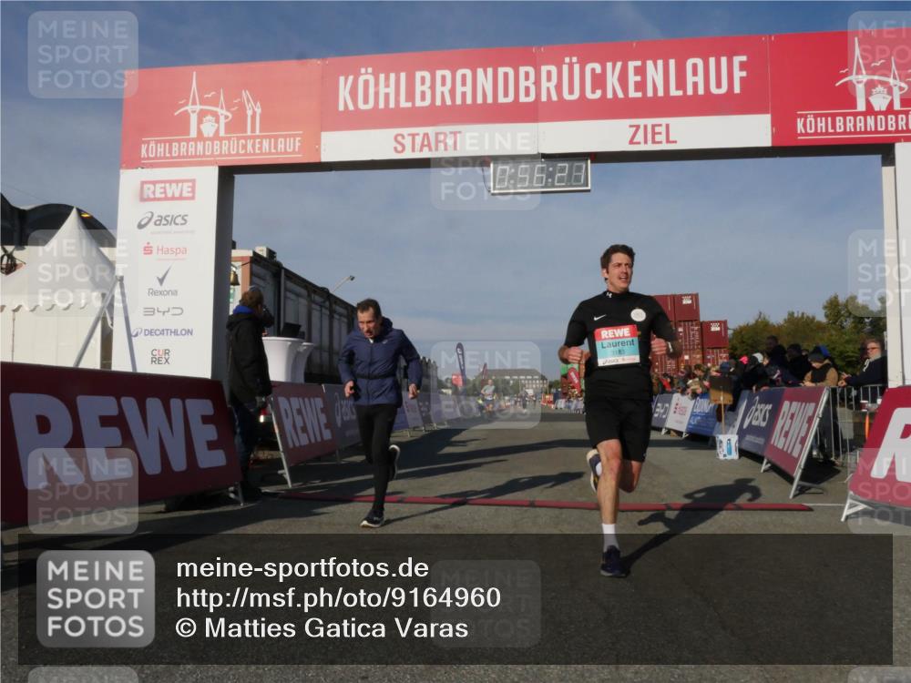 03.10.2025 - Köhlbrandbrückenlauf Matties Gatica Varas http://msf.ph/oto/9164960 03.10.2025 09:56:22 Ziel 1069, 3183, 3337 meine-sportfotos.de