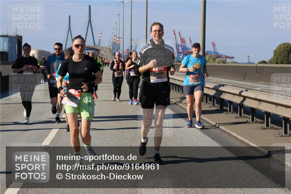 03.10.2025 - Köhlbrandbrückenlauf Strokosch-Dieckow http://msf.ph/oto/9164961 03.10.2025 13:12:11 Position 3 5255, 5226, 6297 meine-sportfotos.de